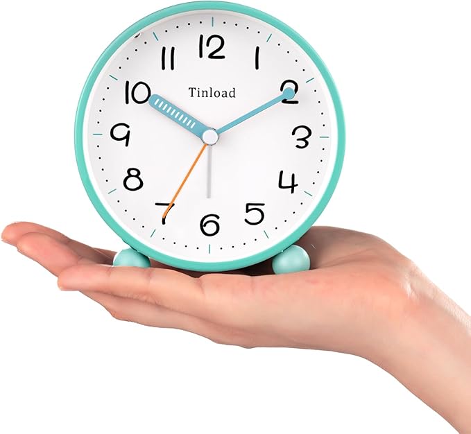 4.5" Antique Retro Analog Alarm Clock, Small Silent Battery Operated Clock with Manual Light, Snooze, Vintage Decor for Bedroom, Living Room, Office, Bedside,Desk（Green）