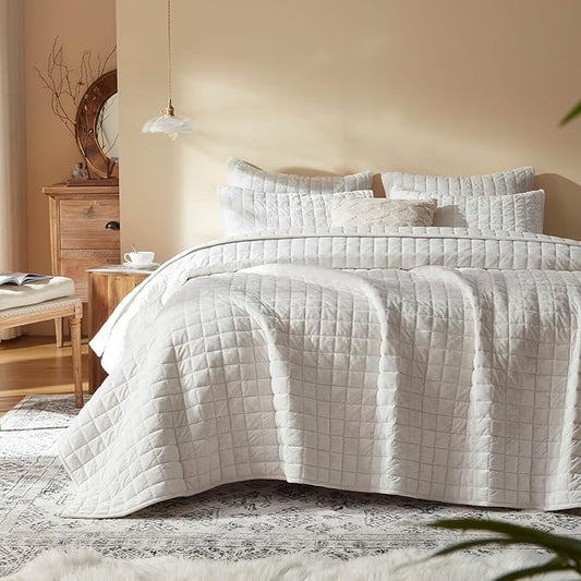 LEAONME Velvet Quilt Oversized California King-120''x120'', Lightweight White Velvet Comforter Set with 2 Pillow Shams, Oversized Bedspread Coverlet Quilted Bedding Set for All Season