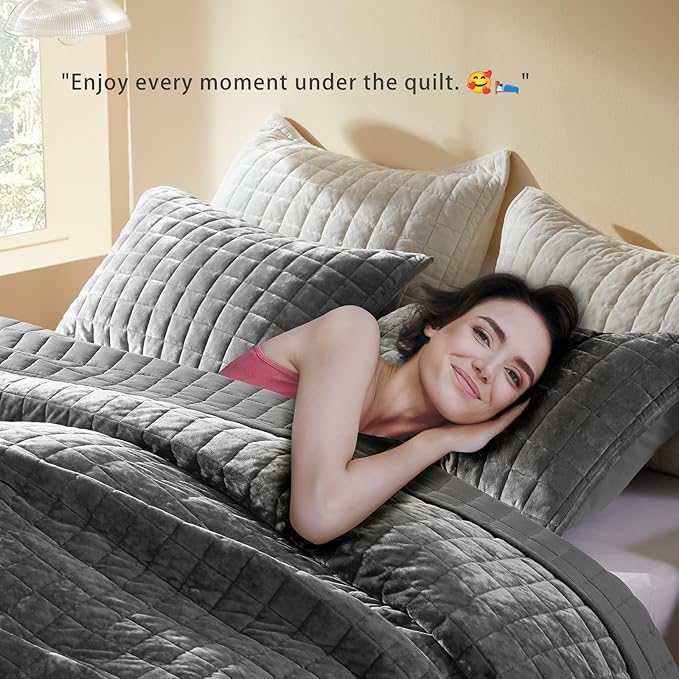 LEAONME Velvet Quilt King Size-98''x106'', Lightweight Grey Velvet Comforter Set with 2 Pillow Shams, Soft Bedspread Coverlet Quilted Bedding Set for All Season