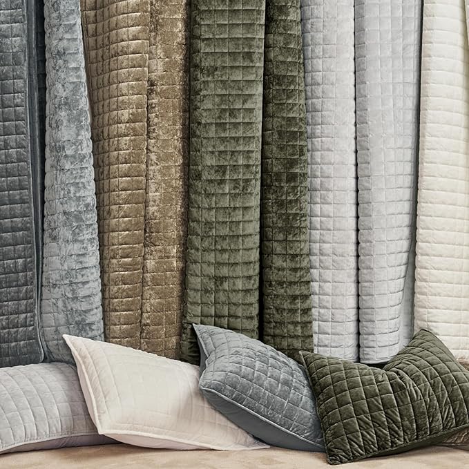 RECYCO Luxury Velvet Quilt Set, California King 118'' x 106'' Oversized Bedspread, Ultra Soft Velvet Comforter, Lightweight Box Stitch Bedding Sets for All Season, with 2 Shams, Olive Green